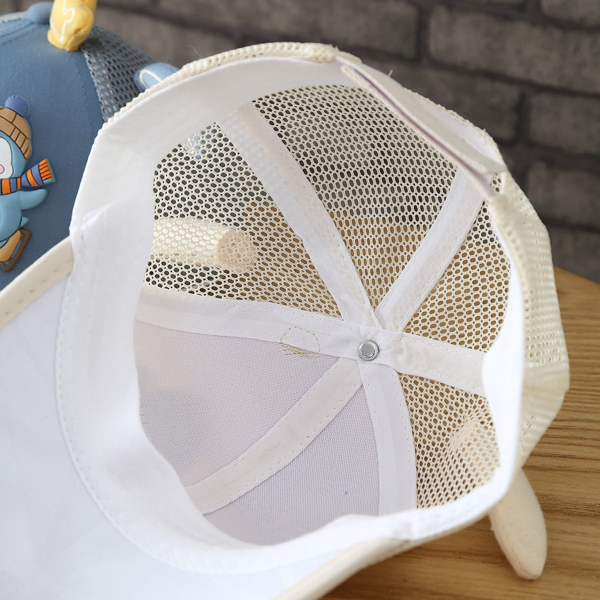 Spring And Summer Cute Little Penguin Net-silk Fashion Baseball Cap For Boys And Girls. Suitable For Babies To Play Outdoors. Provides Shade And Sun Protection.