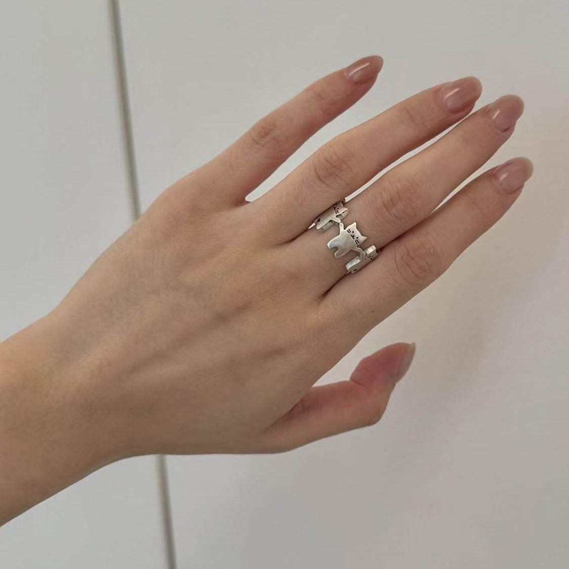 Creative Cat World Open Adjustable Ring, Minimal Unique Cat Holding Paw Index Finger Ring For Women, Party Dancing Hand Jewelry