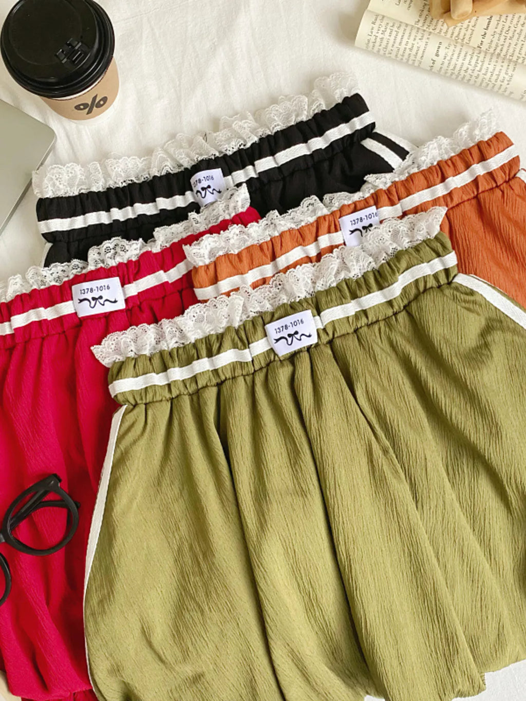 Lace Trim Elastic Waist Mini Skirt