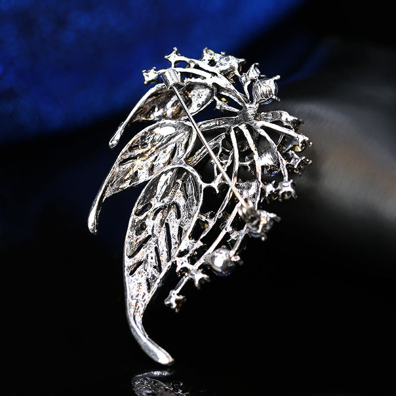 Multicolor Hollow-Out Leaf Brooch For WomenElegant And Striking