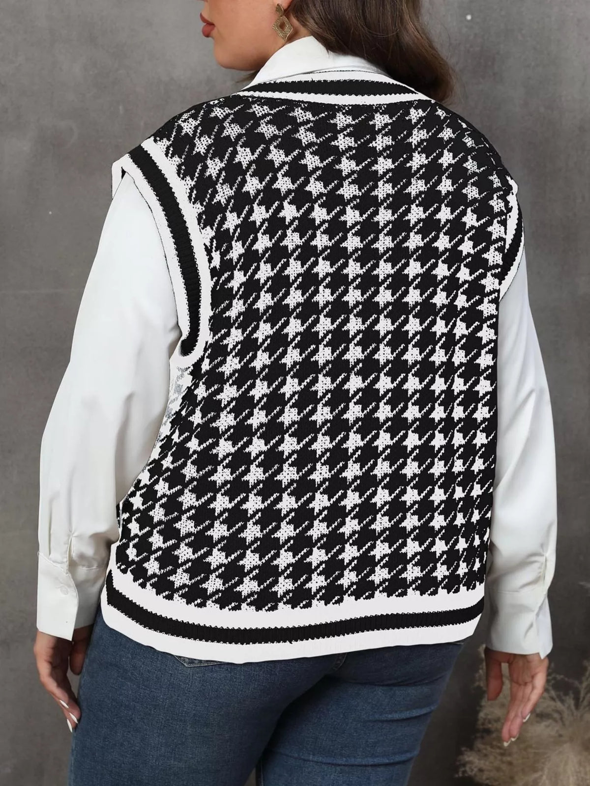Plus Size Houndstooth V-Neck Knit Sweater Vest