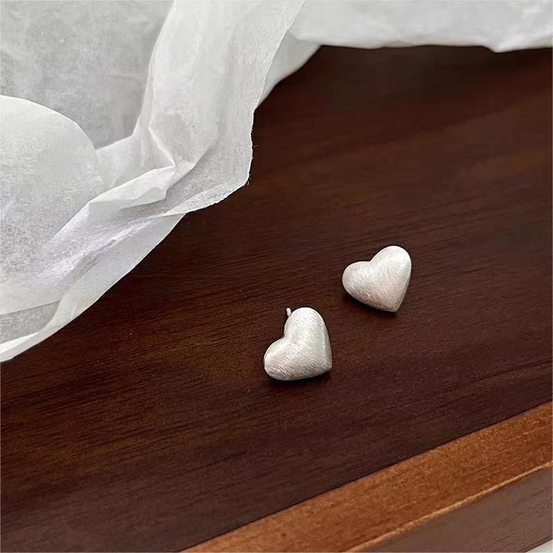 999 Fine Silver Brushed Heart Stud Earrings Womens Light-luxury Simple And Versatile