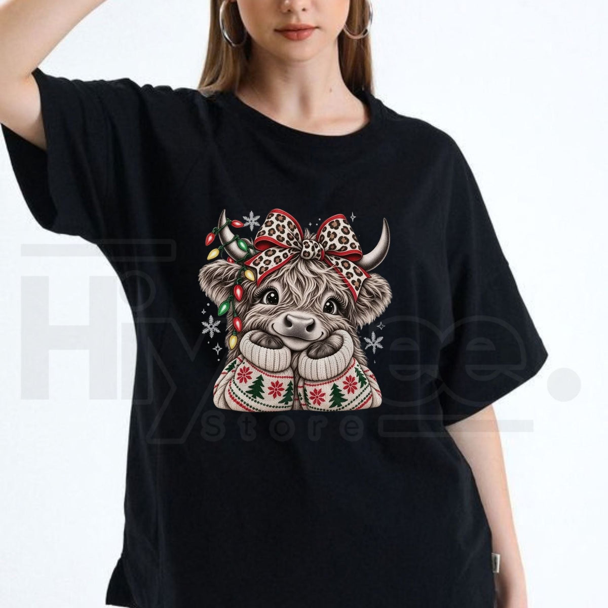 Christmas Highland Cow T-Shirt – Cute Leopard Bow Holiday Graphic Tee