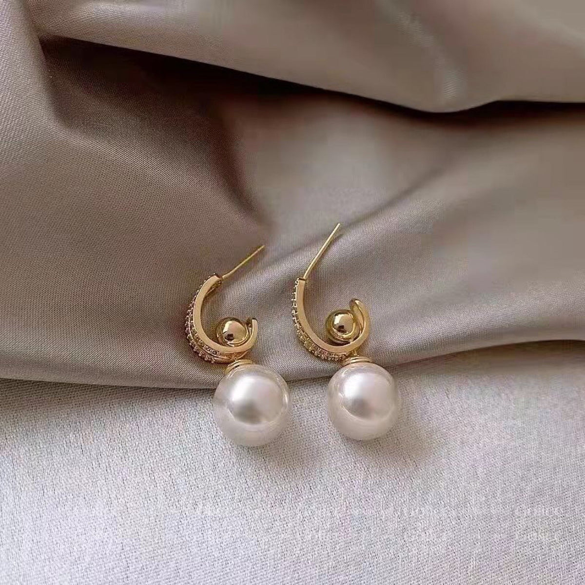 Multiple Ways To Wear Pearl Earrings Eardrops Women's Exquisite