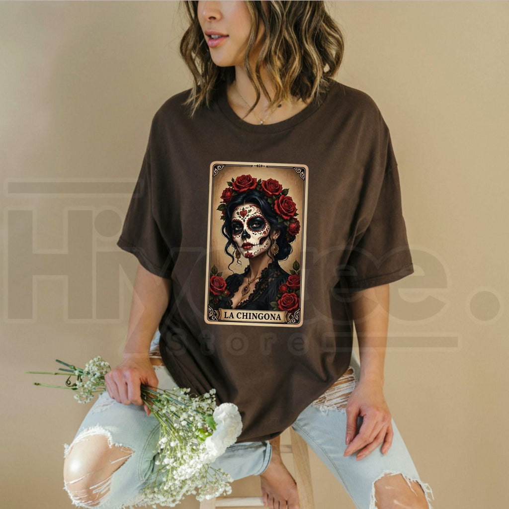 La Chingona Tarot Card Sugar Skull T-Shirt – Day Of The Dead Latina Pride Red Rose Tee