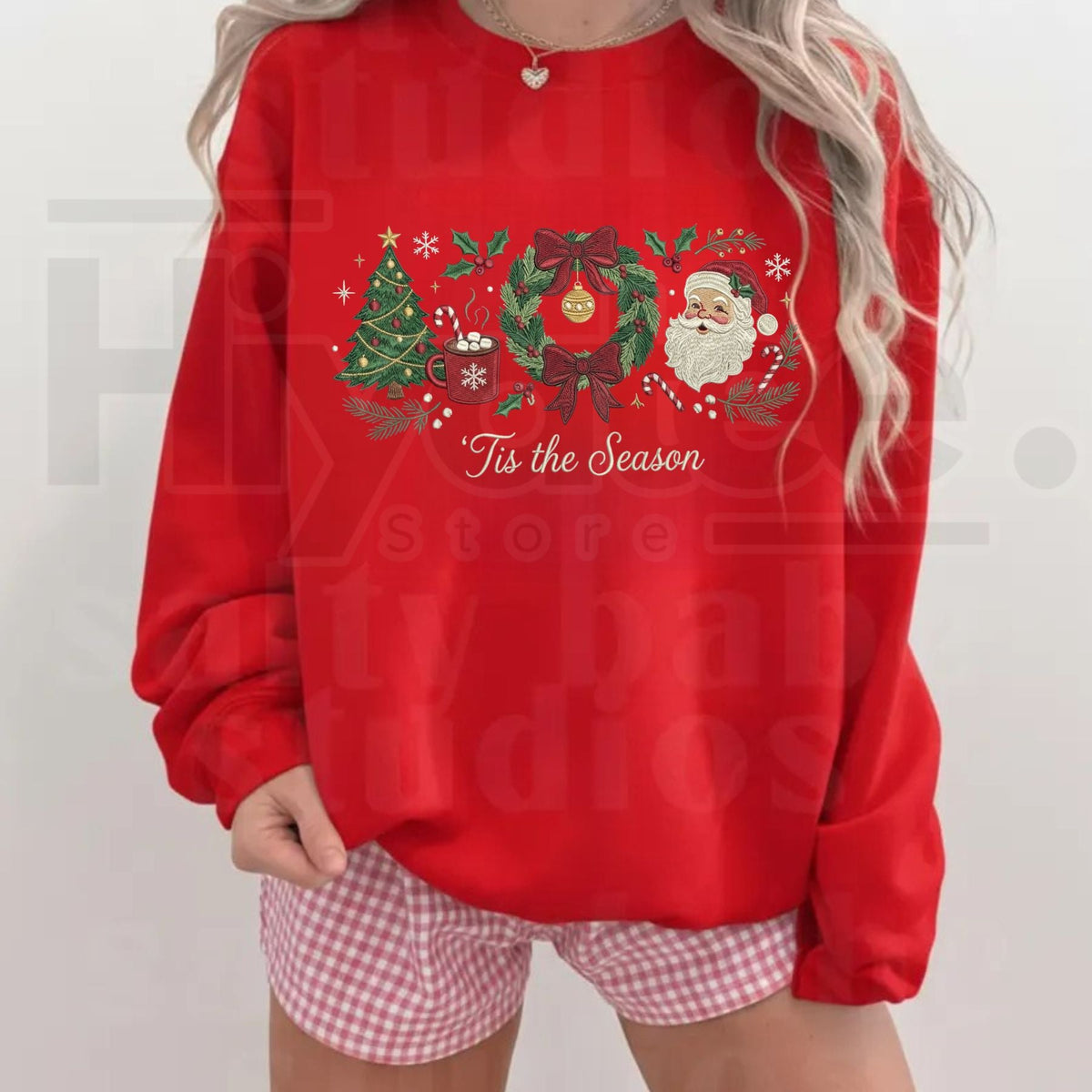 Christmas Gingham Sweatshirt – 'Tis the Season Embroidered Santa Wreath Tree Crewneck, Cozy Holiday Festive Pullover