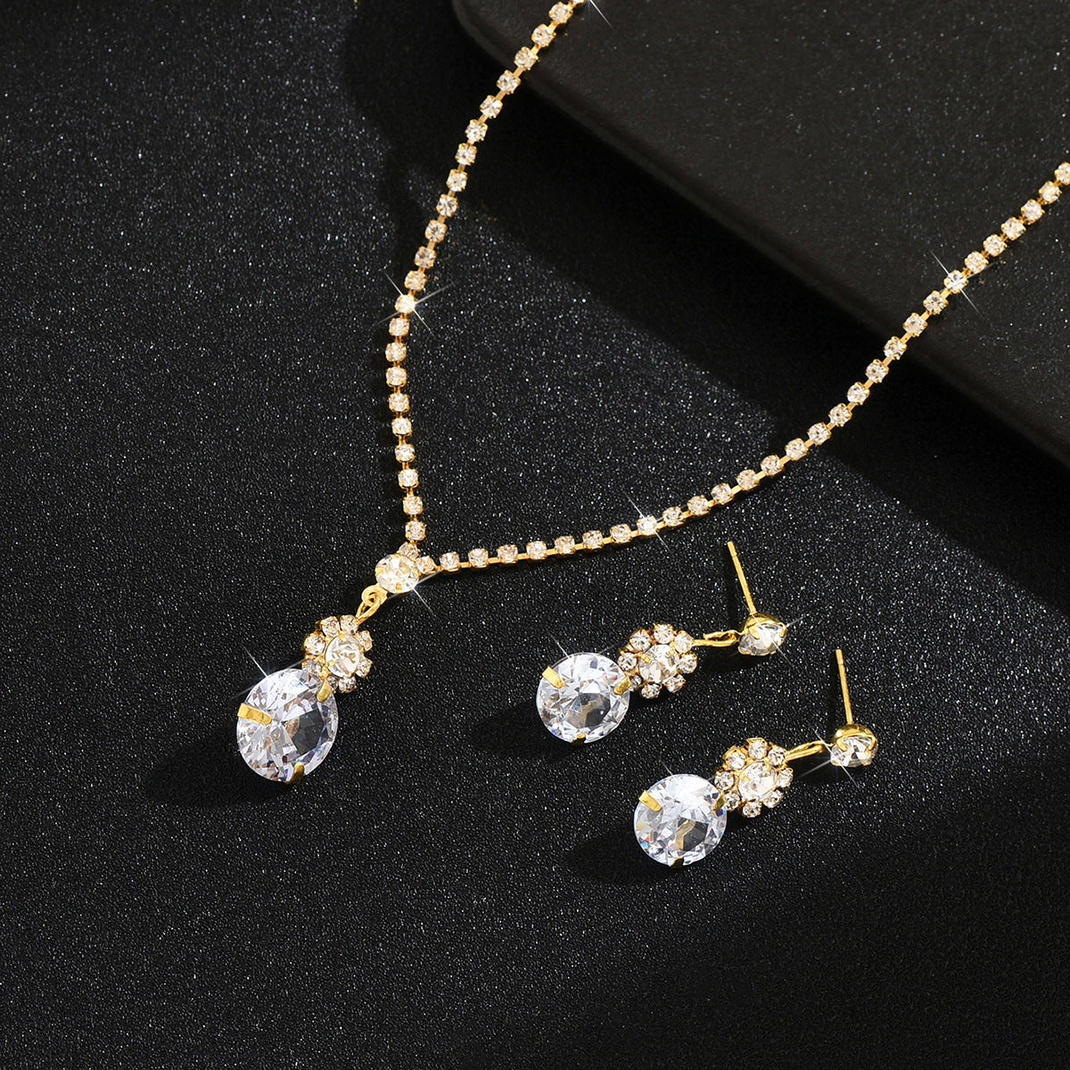 Eco-friendly Yiwu Wholesale Simple Crystal Zircon Necklace And Earrings Two-piece Set, Fashionable Daily Commuter Party Jewelry