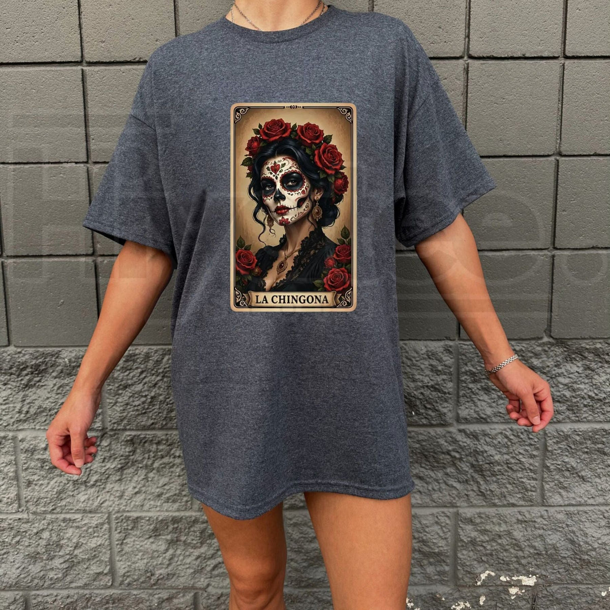 La Chingona Tarot Card Sugar Skull T-Shirt – Day Of The Dead Latina Pride Red Rose Tee