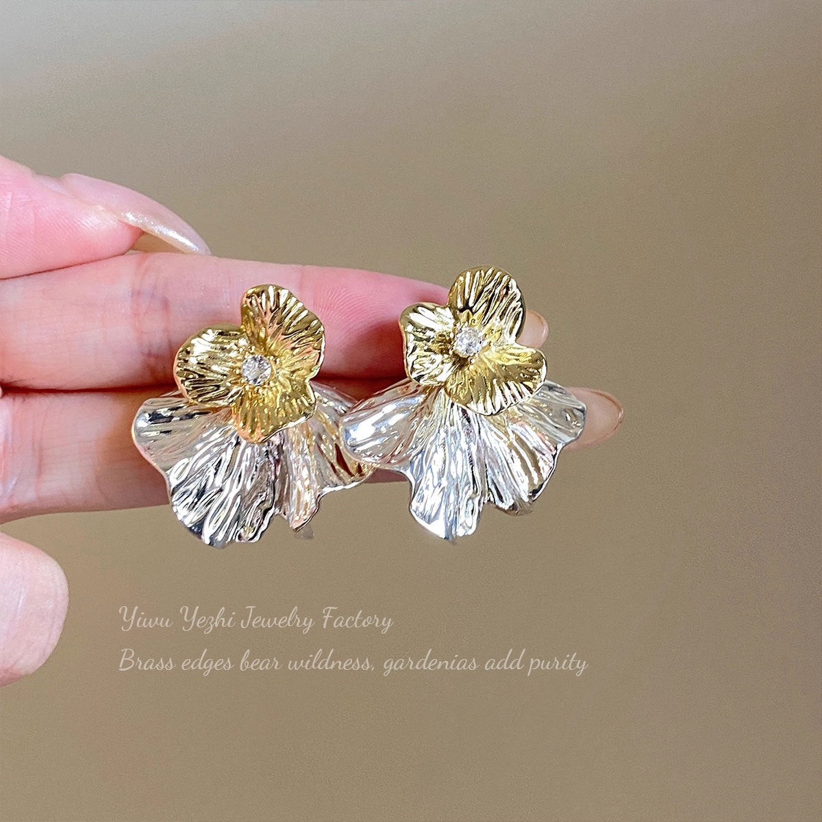 Gold Flower Front And Rear Two-Wear Earrings For Women 2025 New Popular Feminine Earrings High-End Accessible Luxury Earrings