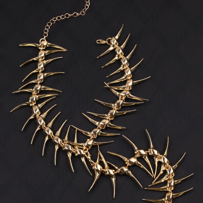 Spine-bone Beauty-back Pendant Necklace