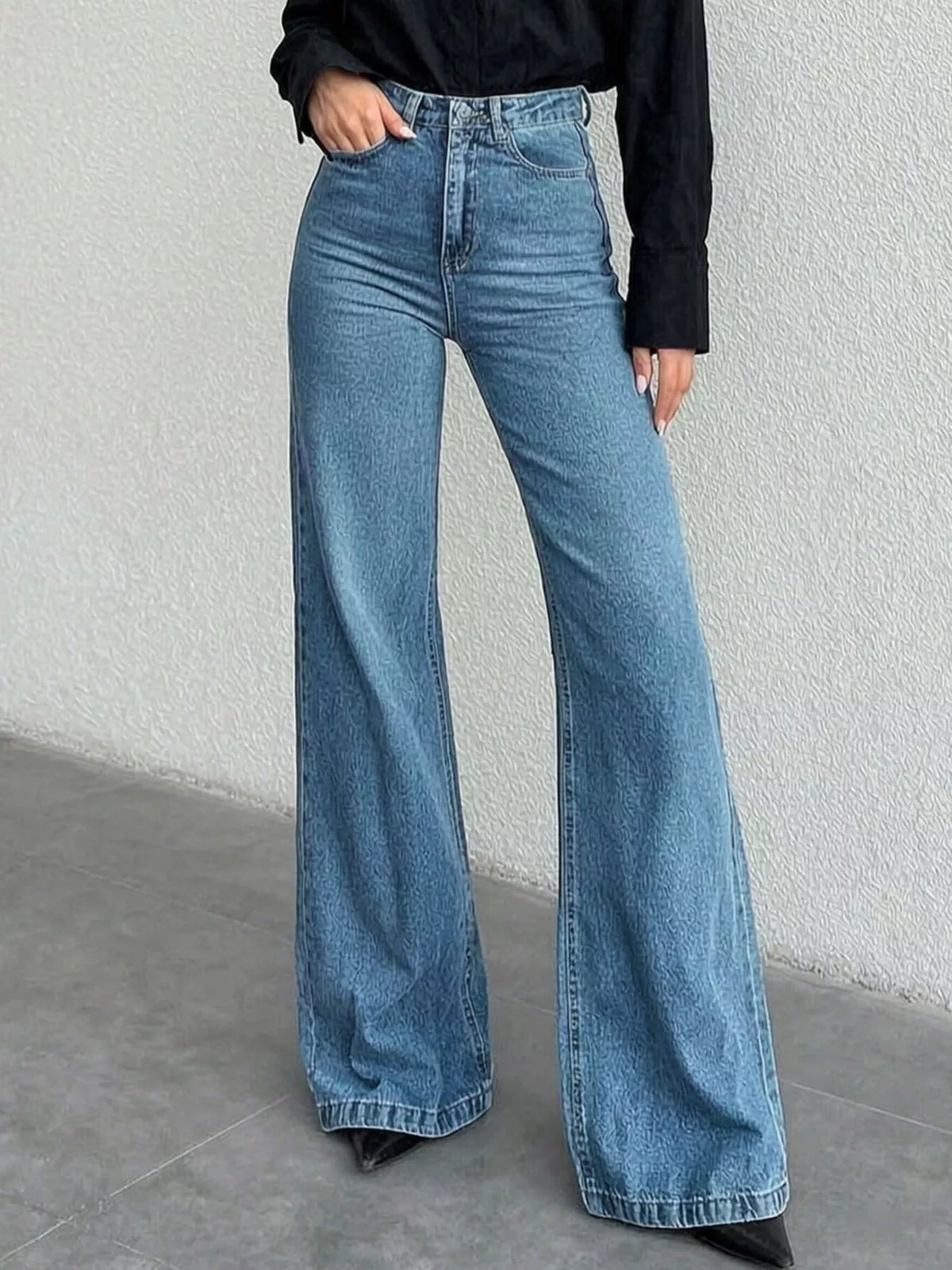 High-Waisted Bootcut Jeans – Light Blue