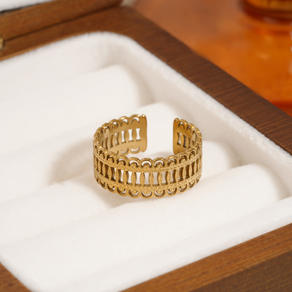 Heavy Craft Hollow Out Design Stainless Steel Ring For Women, Light Luxury Exquisite Fashion High-End Vacuum Plating Hand Jewelry