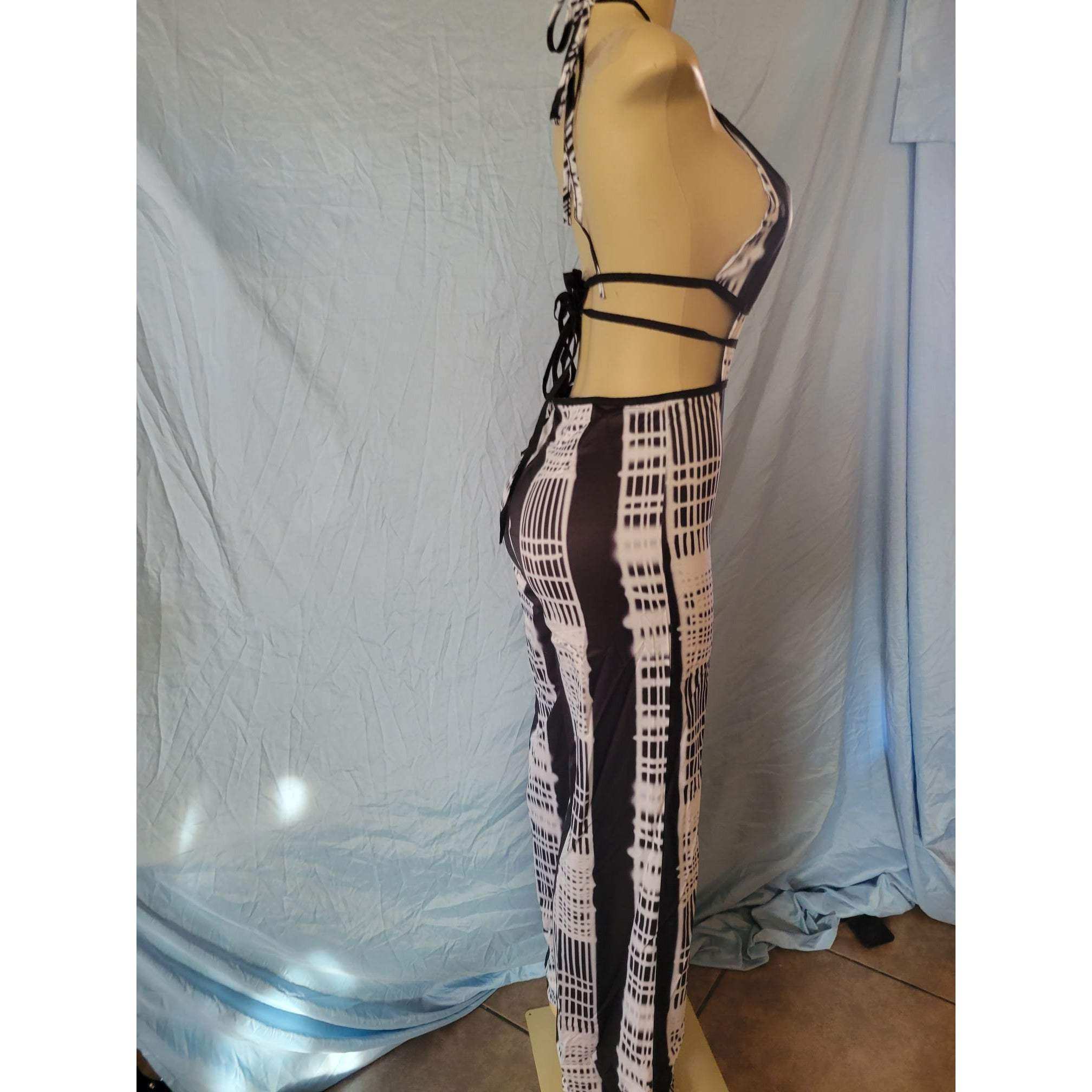 Mundefeis Black and White Tie back pantsuit