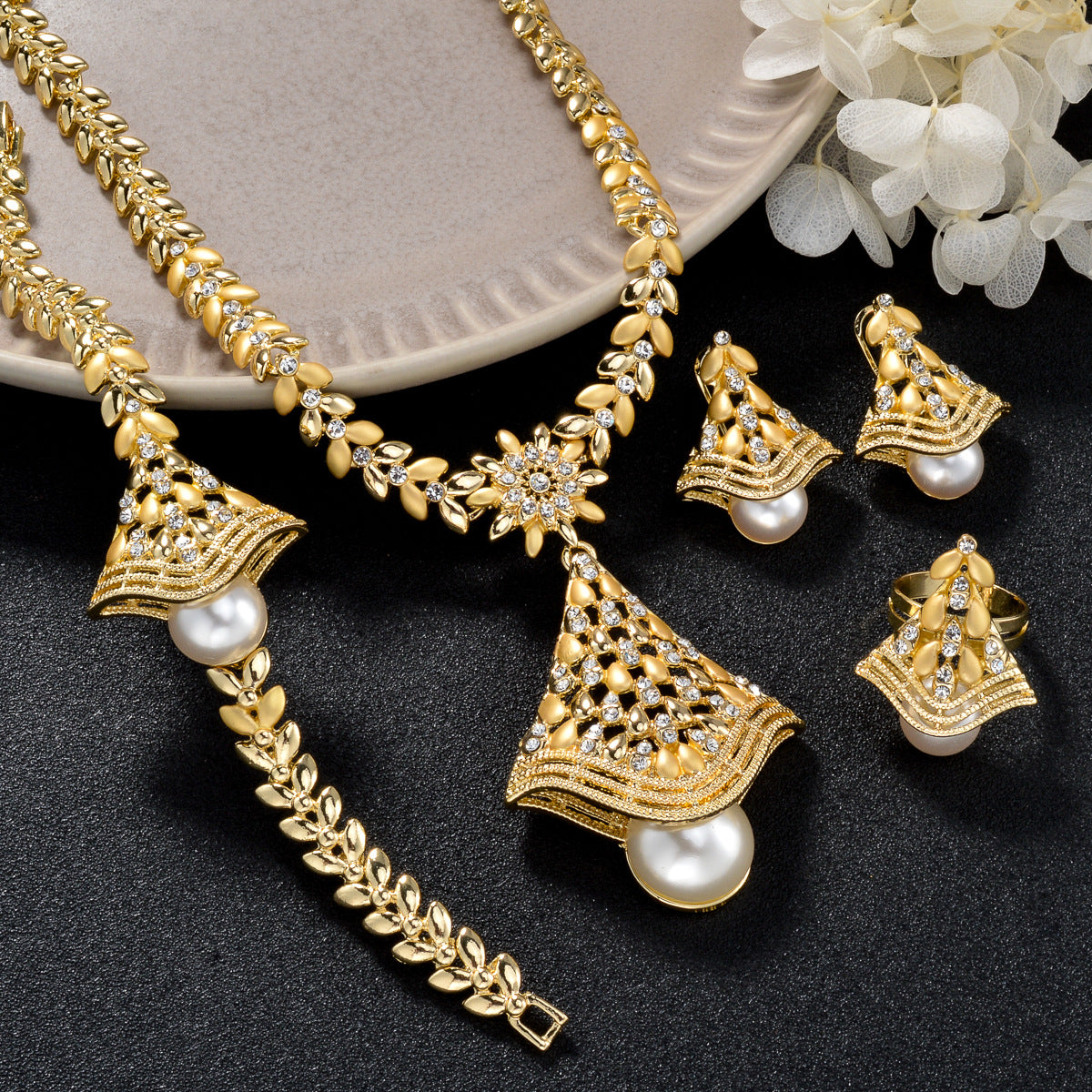 Jewelry 18k Gold-Plated Leaf Necklace