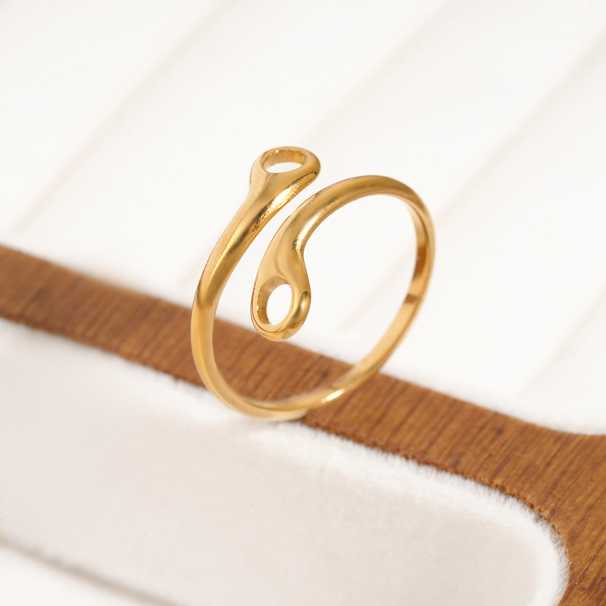 Women Hollow Design Stainless Steel Open Ring, European American Style 18K Gold Plated, High End Commuter Finger Jewelry