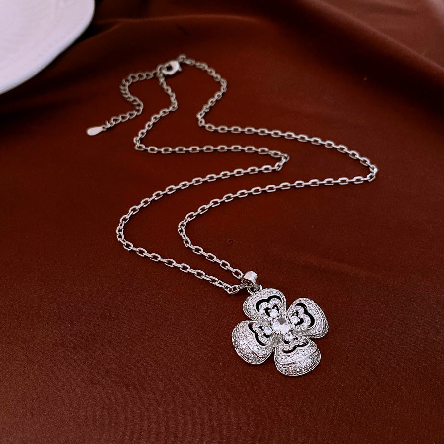 Four-petal Flower Clavicle Chain Fashion Special-interest Jewelry Suit Women