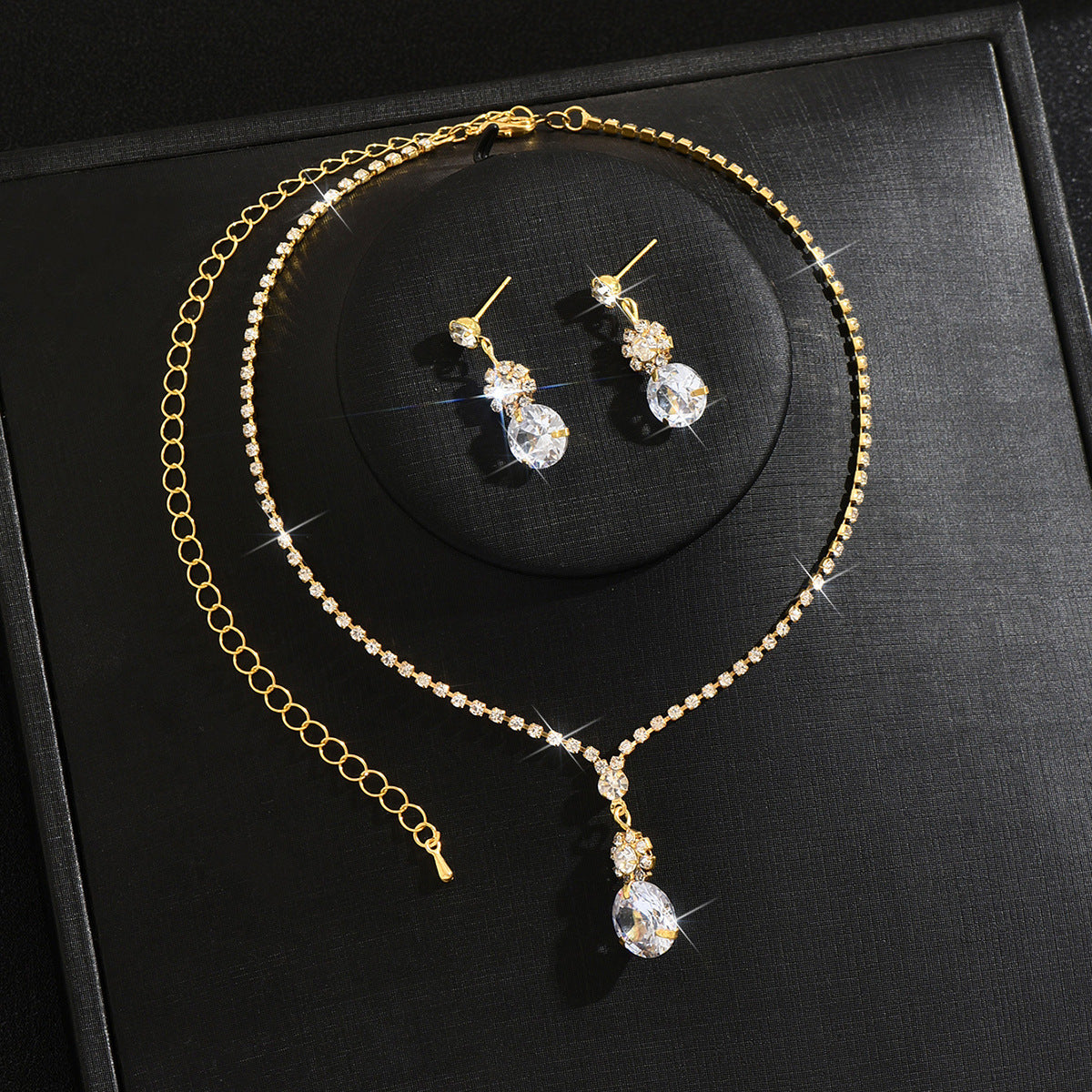 Eco-friendly Yiwu Wholesale Simple Crystal Zircon Necklace And Earrings Two-piece Set, Fashionable Daily Commuter Party Jewelry