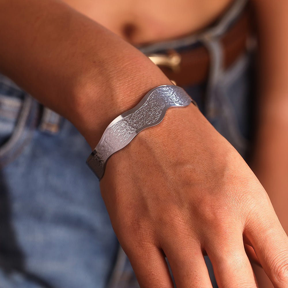 Ripple-patterned Open-ended Bracelet