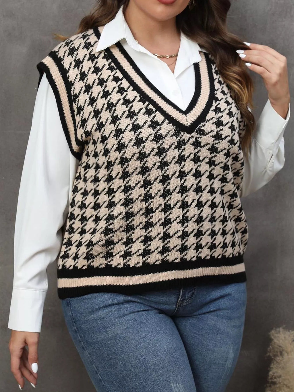 Plus Size Houndstooth V-Neck Knit Sweater Vest