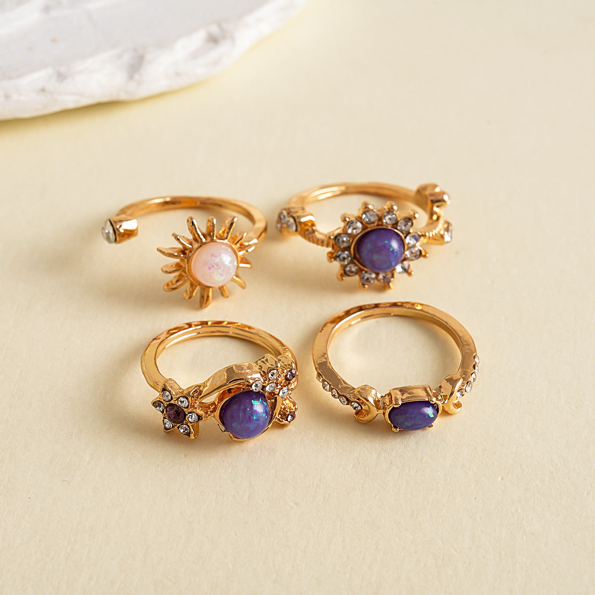 Vintage Metal And Resin Diamond-studded Flower Open Ring