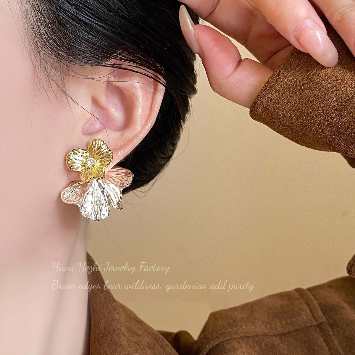 Gold Flower Front And Rear Two-Wear Earrings For Women 2025 New Popular Feminine Earrings High-End Accessible Luxury Earrings