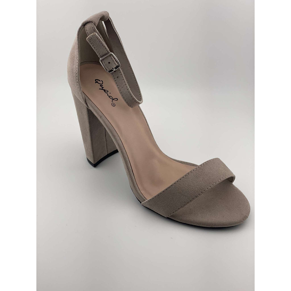 Qupid Women's Single Sole Sandal with Chunky Heel Heeled
